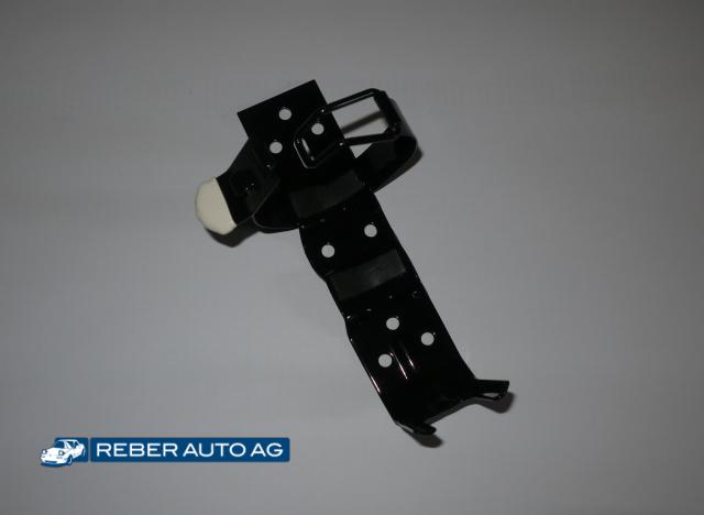 Halterung des Mazda MX-5 Halotron1 Feuerlöschers – sicherer und griffbereiter Einbau im Fahrzeug.