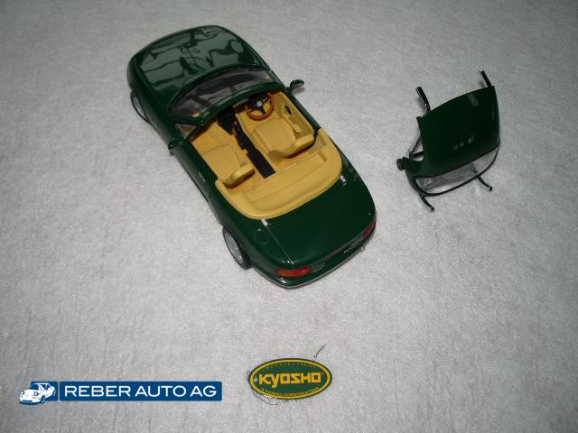Mazda MX-5 NA Modellauto mit Hardtop in Grün, Massstab 1:18 von Kyosho – Originalverpackung, unbespielt.