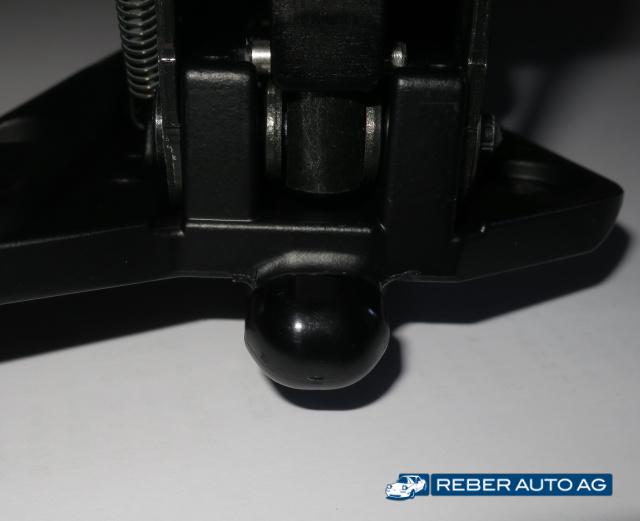 Mazda MX-5 NBFL Verdecklasche rechts NA01R1310M – Detailansicht Positionsdorn