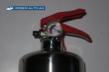 Detailansicht der Druckanzeige des Mazda MX-5 Feuerlöschers – zeigt den Füllstand auf einen Blick.
