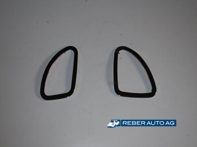 Mazda MX-5 NA Chromblende Defroster selbstklebend – Verchromter Blendensatz für die Defroster-Öffnungen, passend für NA mit Beifahrer-Airbag (1995–1997).
