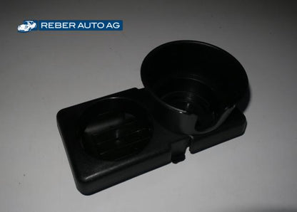 Mazda MX-5 NA Cupholder Becherhalter – Detailansicht des Doppel-Becherhalters, Mazda OE 00008DD01 (1990–1997).
