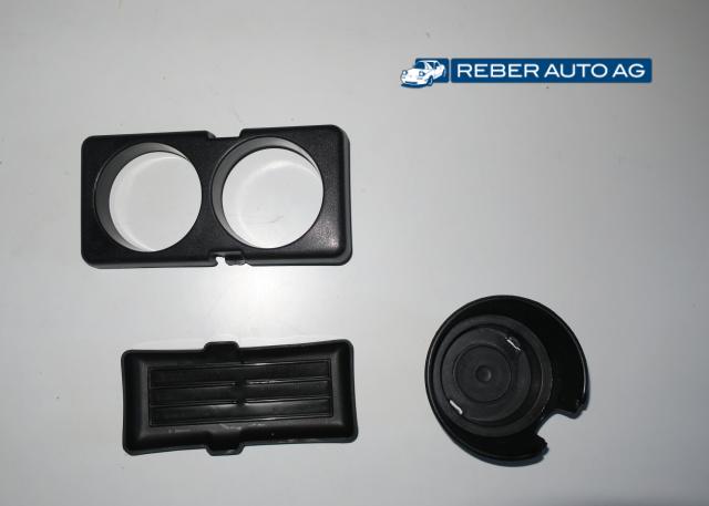 Mazda MX-5 NA Cupholder Becherhalter – Einzelteile des Doppel-Becherhalter-Sets, Mazda OE 00008DD01 (1990–1997).
