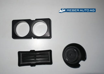 Mazda MX-5 NA Cupholder Becherhalter – Einzelteile des Doppel-Becherhalter-Sets, Mazda OE 00008DD01 (1990–1997).
