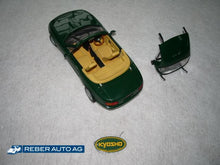 Mazda MX-5 NA Modellauto mit Hardtop in Grün, Massstab 1:18 von Kyosho – Originalverpackung, unbespielt.
