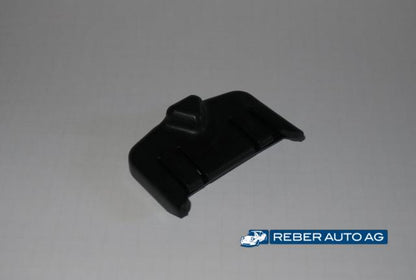Mazda MX-5 NA NB NBFL Abdeckung Endanschlag Verdeckgestell NCY0R1181 – Detailansicht Befestigungspunkt
