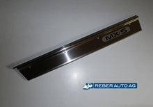 Mazda MX-5 NA Türschwelle links Chrom – Original Mazda Zubehörteil mit MX-5 Logo, linke Seite, OE NA1468720B (1990–1997).
