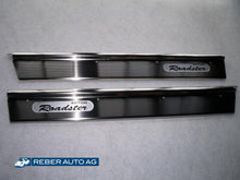 Mazda MX-5 NA Türschwellen Chrom – Satz mit «Roadster»-Logo aus Chromstahl, passend für alle NA Modelle (1990–1997).
