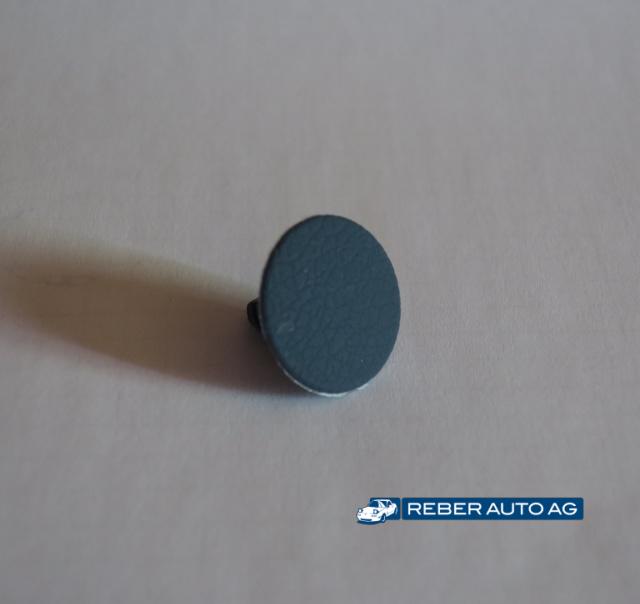Mazda MX-5 NB Plastikstopfen Blau 17x20mm Detail Befestigung 10th Anniversary 1999
