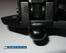 Mazda MX-5 NBFL Verdecklasche links NA01R1320M – Detailansicht Positionsdorn
