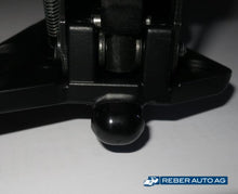 Mazda MX-5 NBFL Verdecklasche rechts NA01R1310M – Detailansicht Positionsdorn
