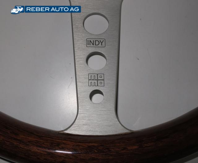 Detailansicht Momo Heritage Indy Sportlenkrad Holz für Mazda MX-5 NA (1990–1993) – Holzoberfläche und Hupenknopf
