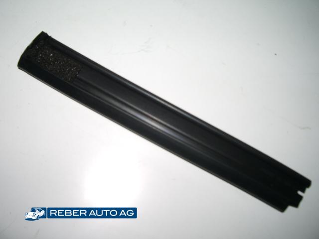 Verdeckdichtung innen vorne rechts 98-05
